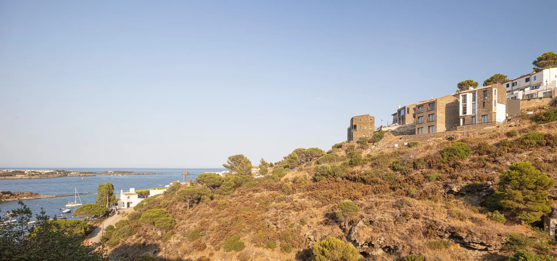 cadaques-house-exterior-lagula-arquitectura-catalunya-01