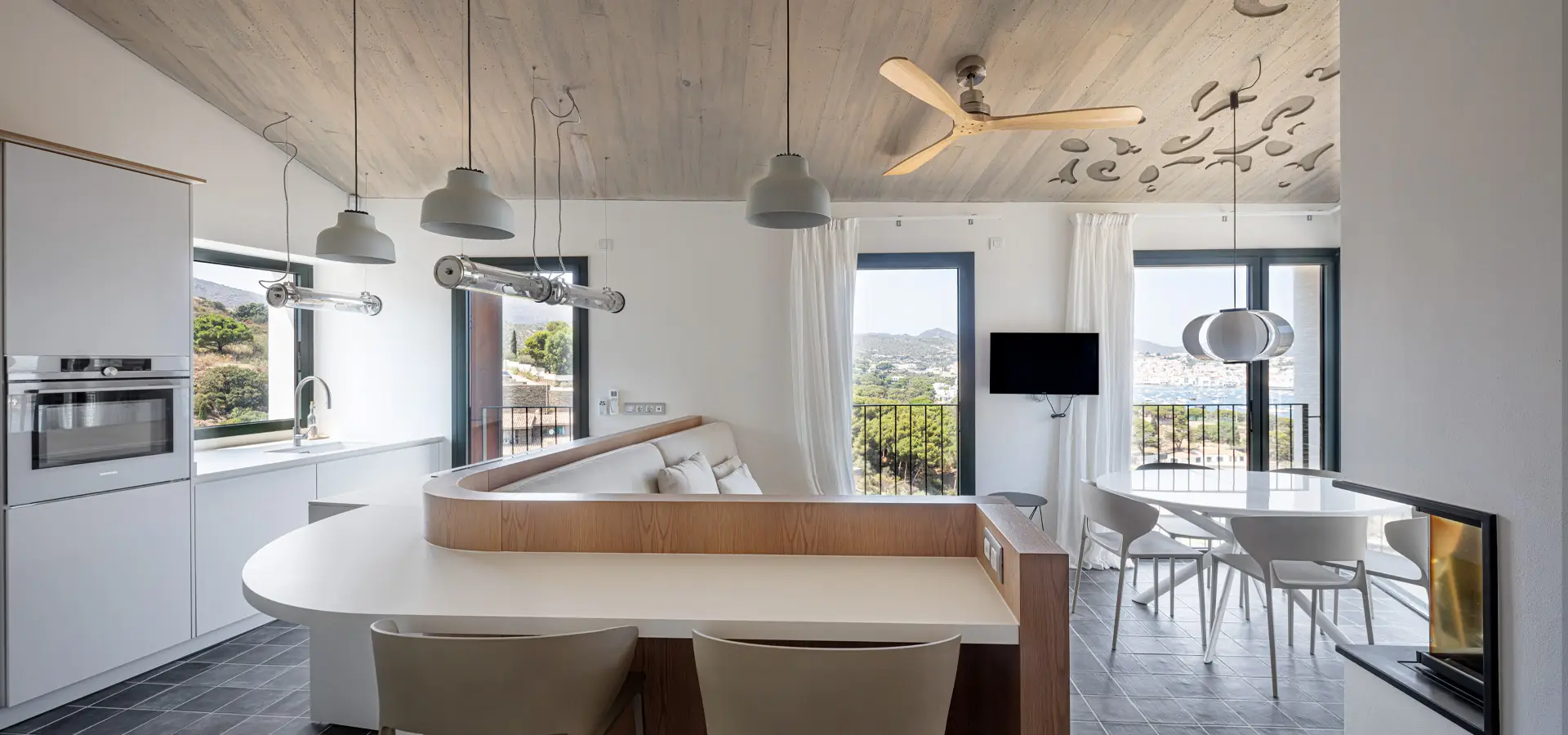 cadaques-house-interiorism-open-kitchen-lagula-arquitectura-catalunya