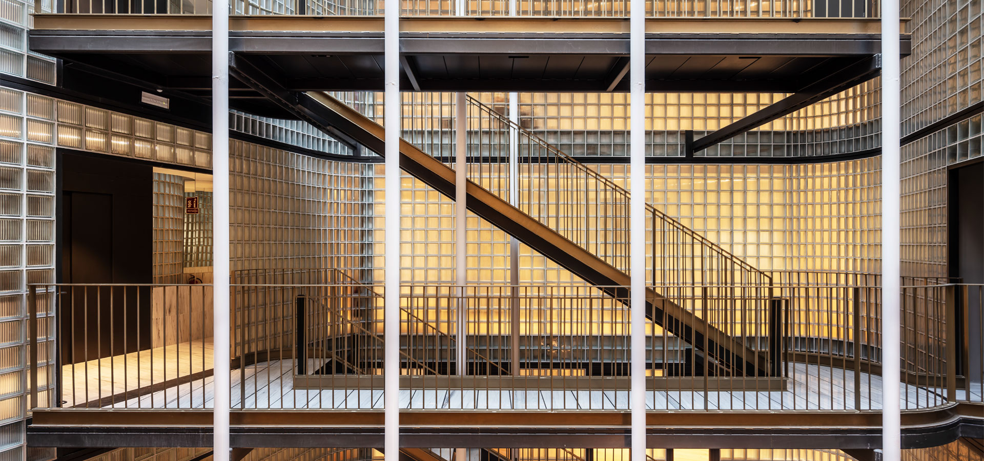 santa-clara-pati-interior-escales-lagula-arquitectura