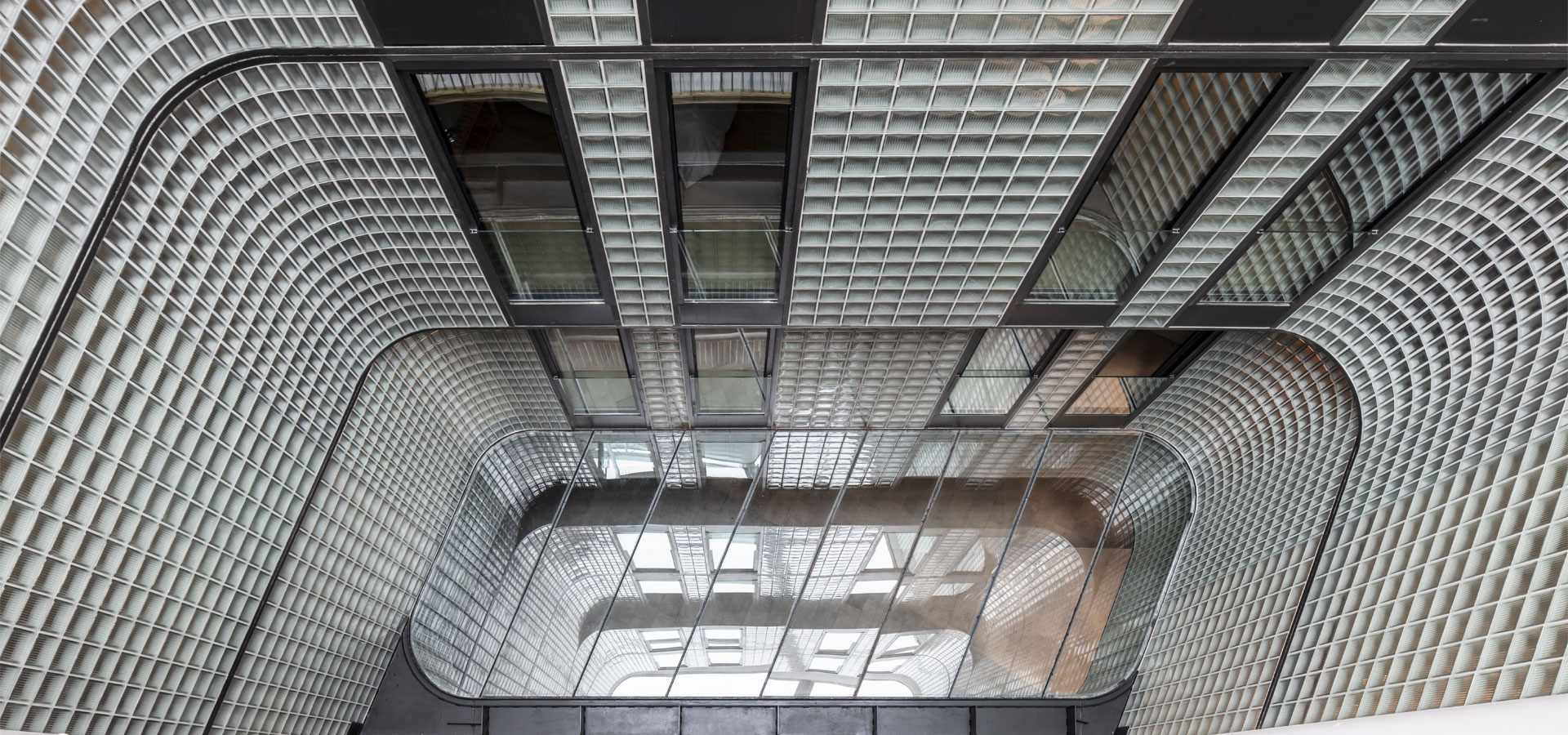 santa-clara-pati-interior-vidre-lagula-arquitectura